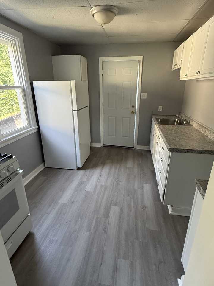 114 Penhale Ave #1 - Photo 3 of 8
