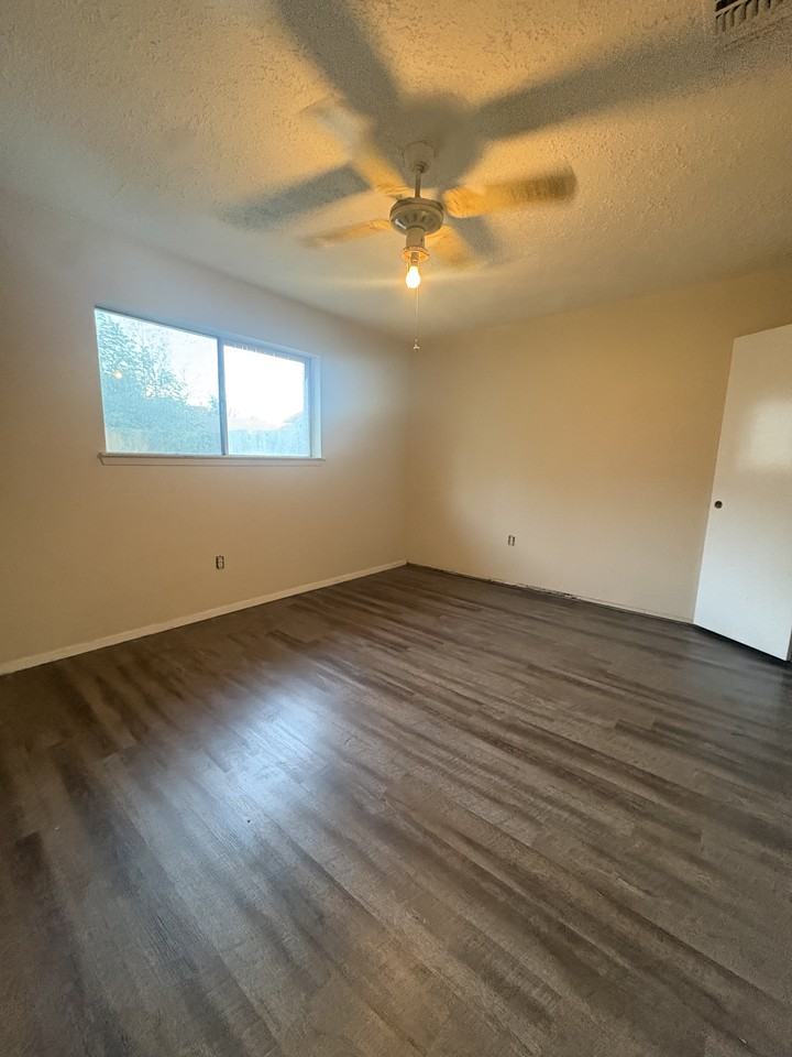 706 Redstone St #1 - Photo 5 of 26