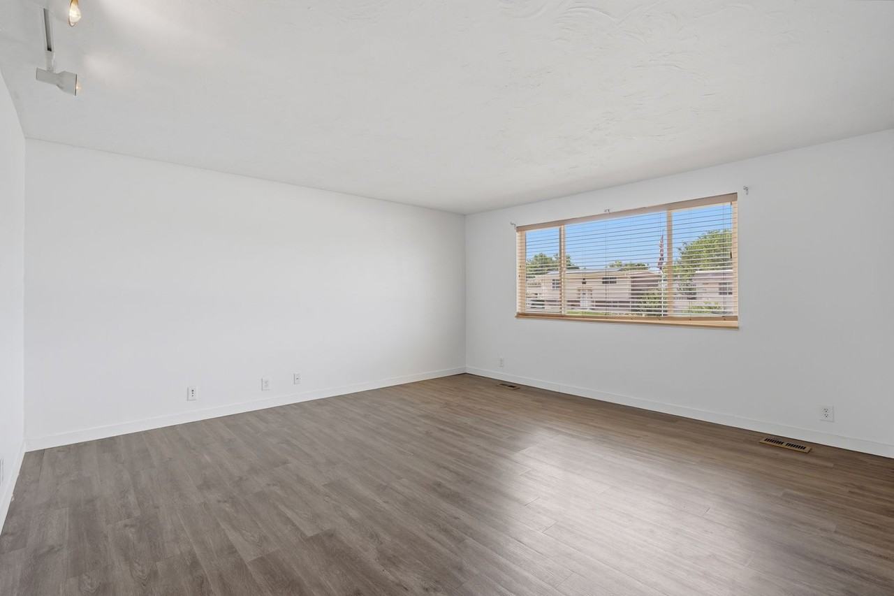 3671 W Cordelle Cir - Photo 5 of 30