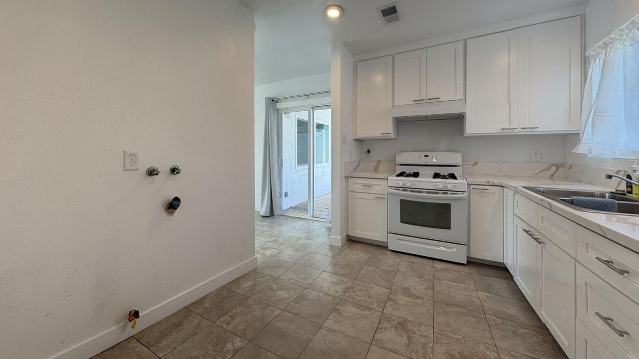 228 Janan Ct - Photo 6 of 18