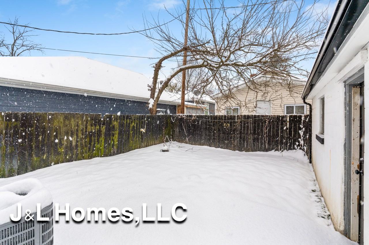 279 Lechner Ave #1 - Photo 4 of 10