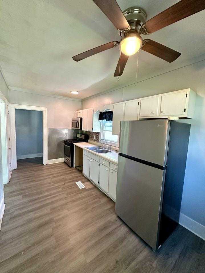 129 W 3rd St #1 - Photo 6 of 13
