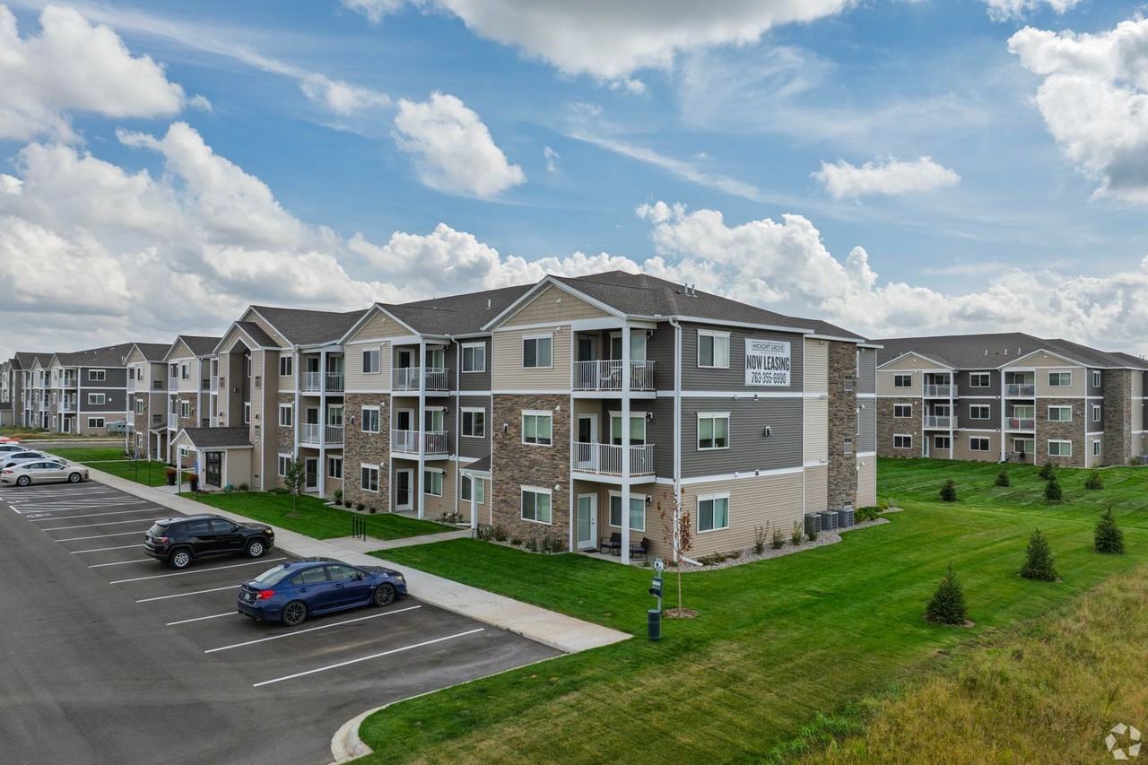 Hickory Grove Apartments (D) - Photo 2 of 5
