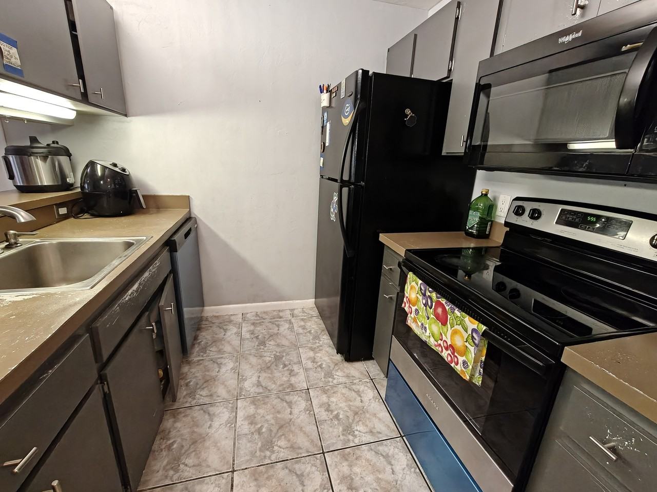 3800 Southwest 20th Avenue - 312Unit 312 #D4 - Photo 7 of 19