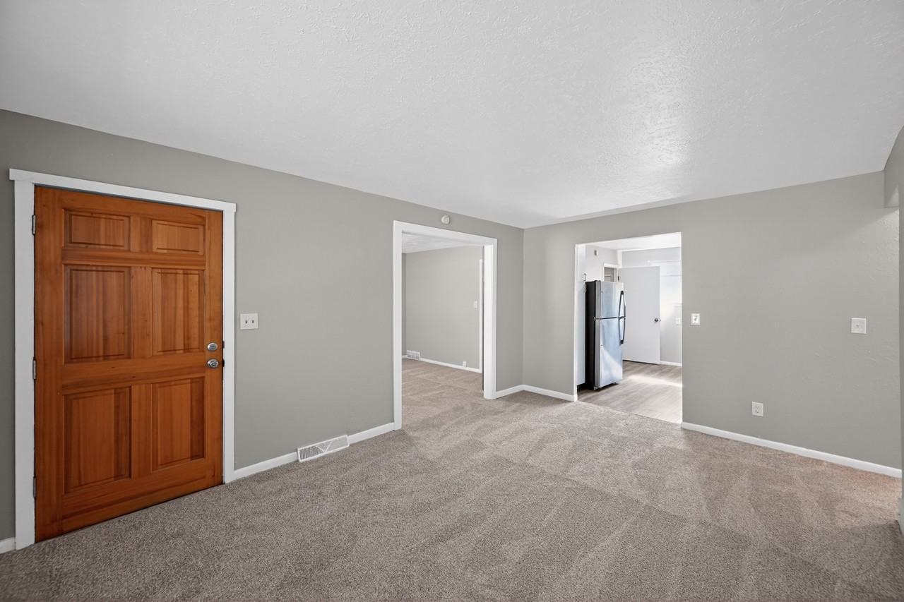 26 Newland Ct #1 - Photo 2 of 49
