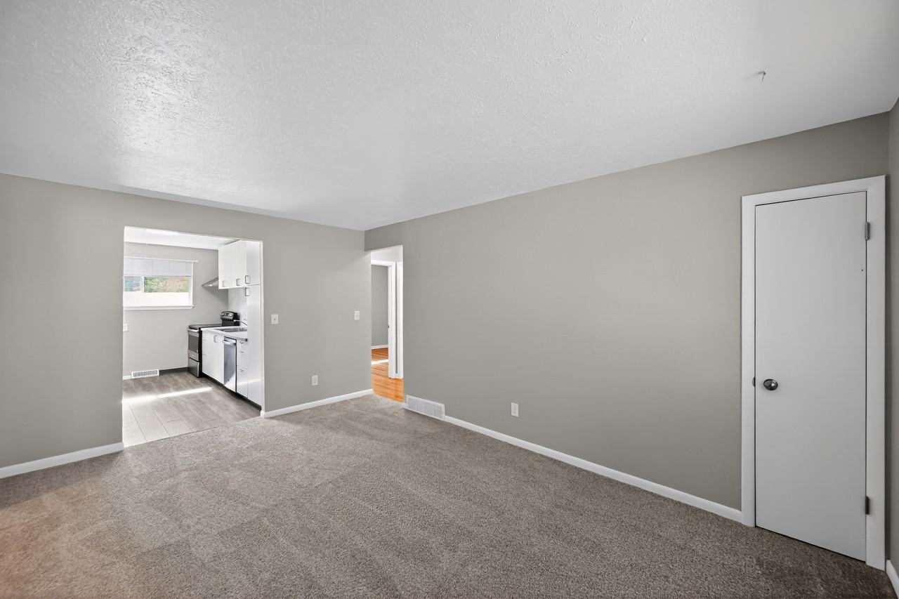 26 Newland Ct #1 - Photo 3 of 49