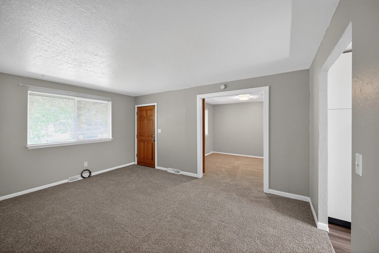 26 Newland Ct #1 - Photo 4 of 49