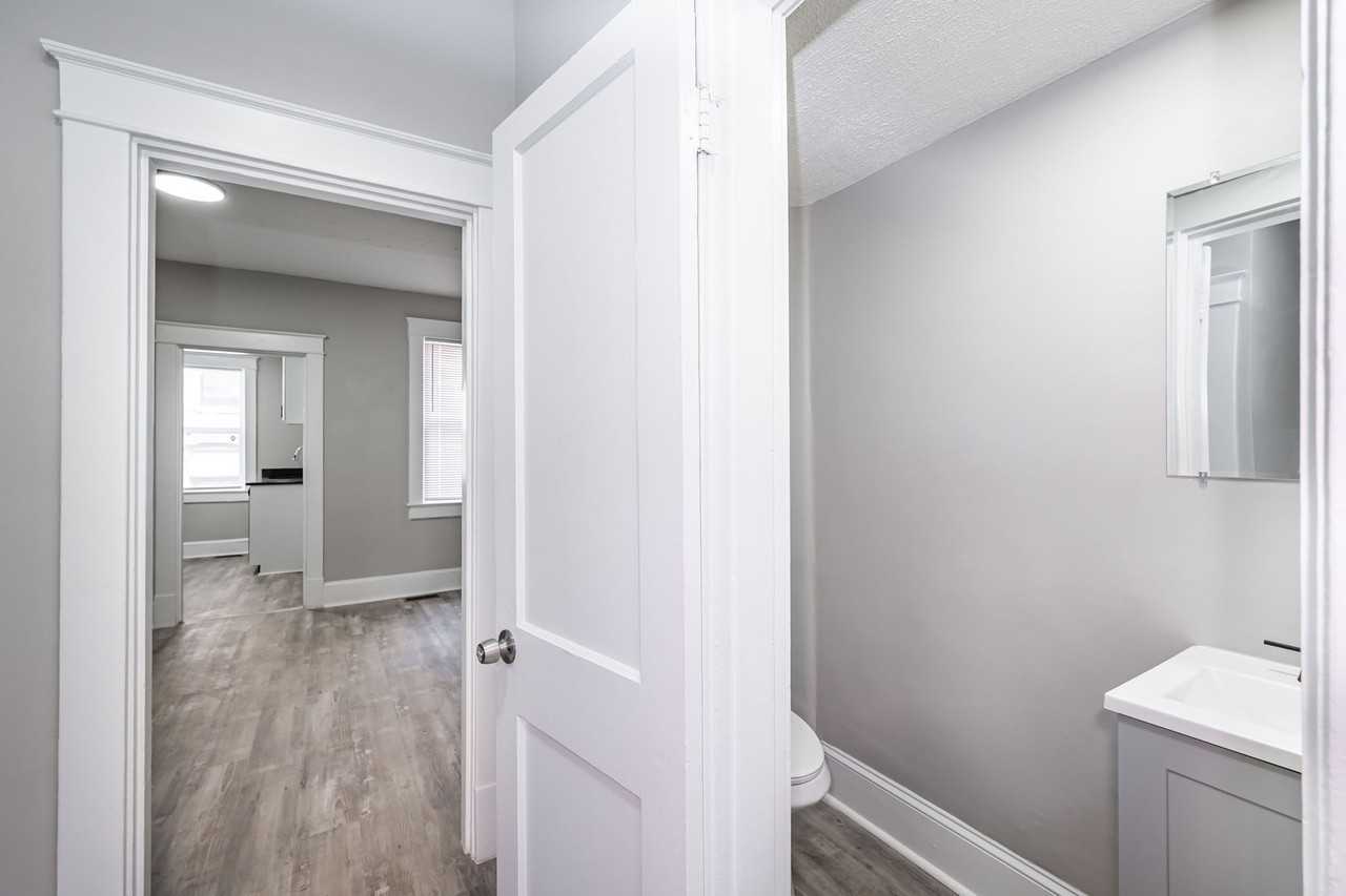 1015 Bank St #1 - Photo 3 of 20
