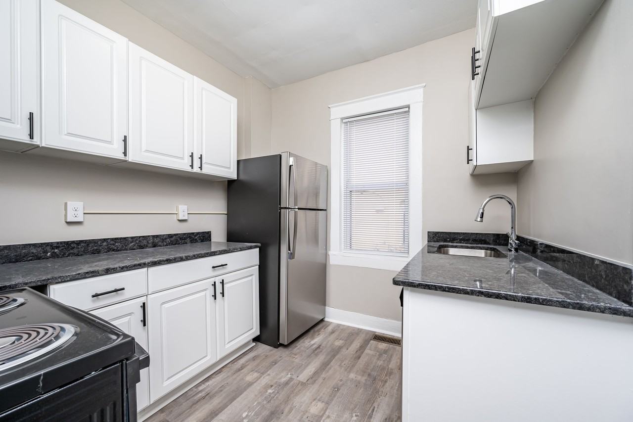 1019 Bank St #1 - Photo 3 of 19