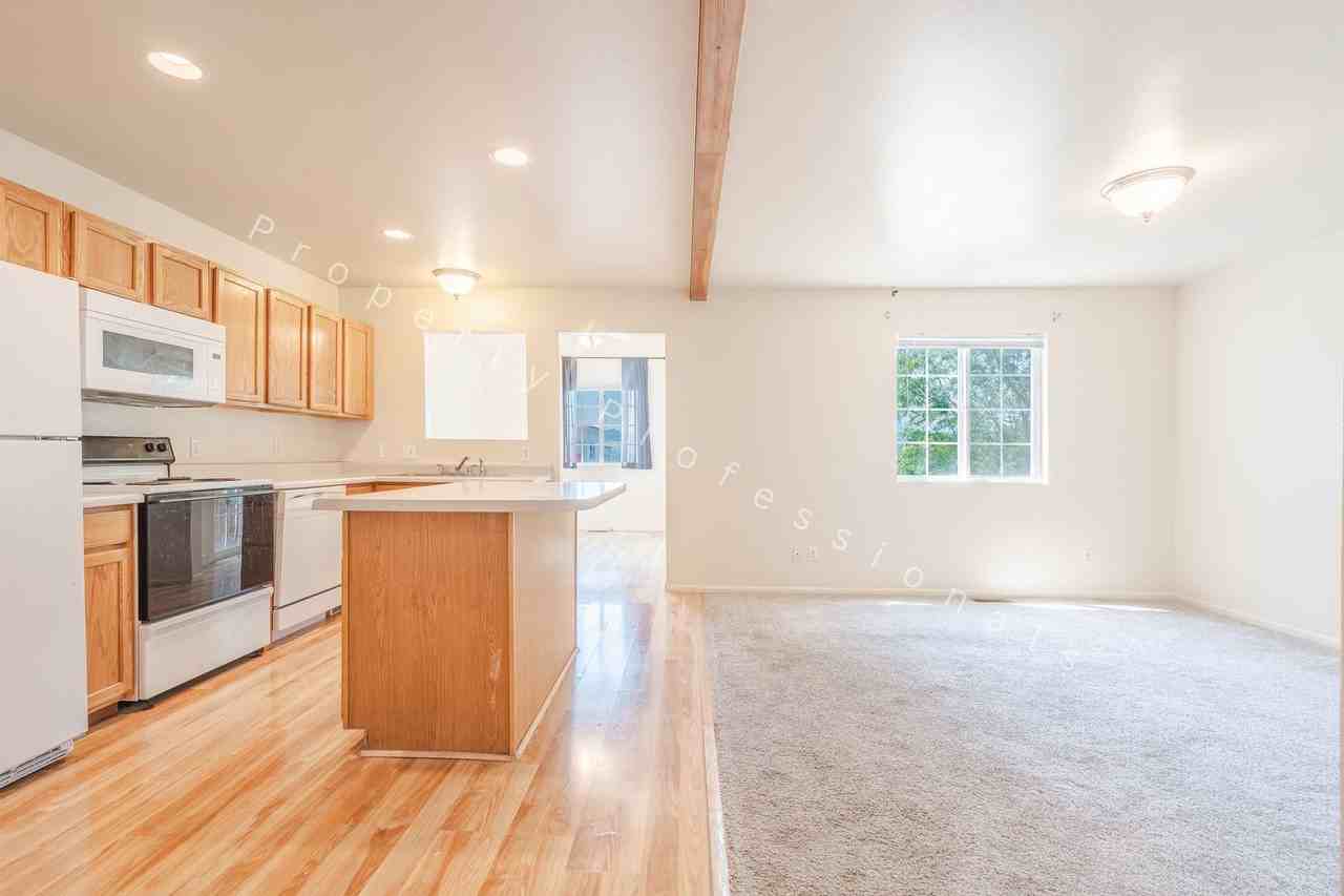 1015 Domelby Ct - Photo 4 of 17