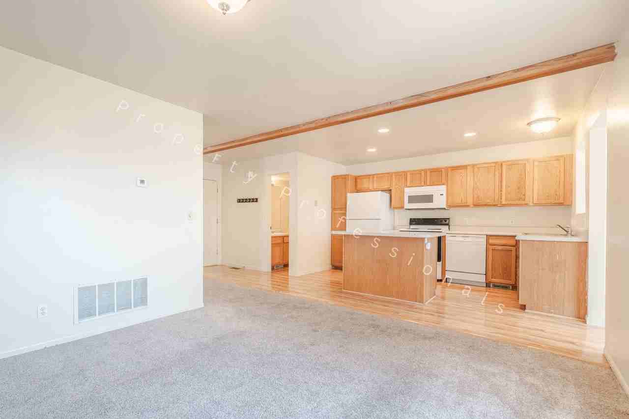 1015 Domelby Ct - Photo 6 of 17