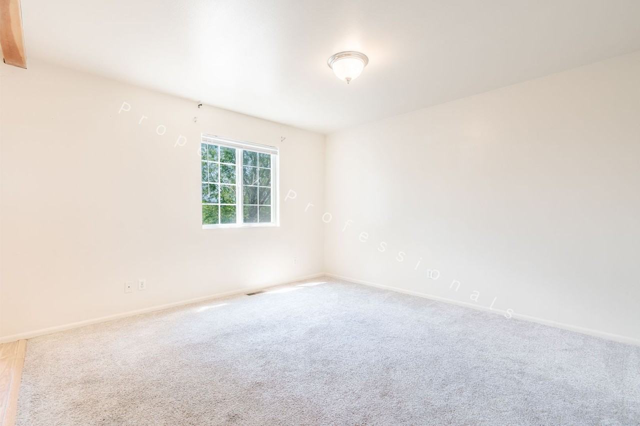 1015 Domelby Ct - Photo 7 of 17