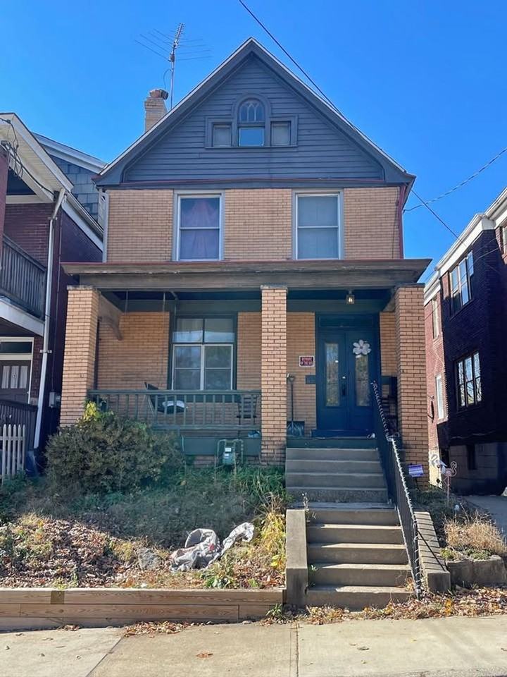 82 Estella Ave