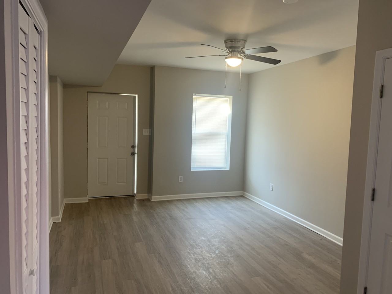 1104 Oak St #4 - Photo 3 of 7
