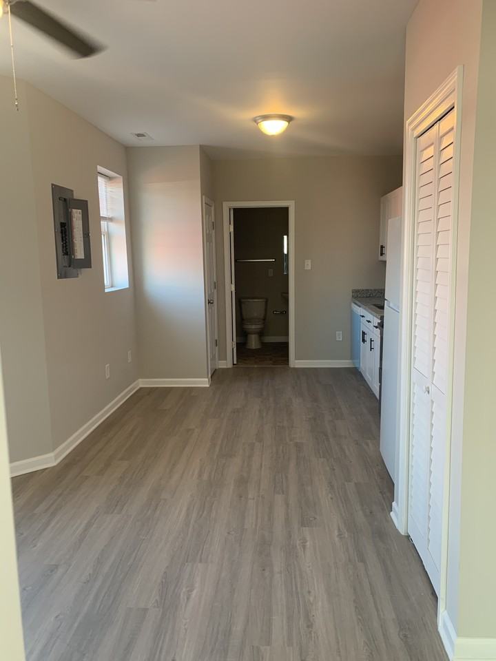 1104 Oak St #4 - Photo 6 of 7