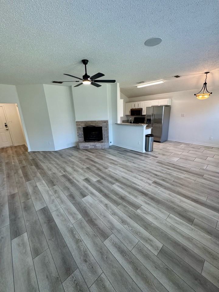 2304 Corral Dr #1 - Photo 3 of 16