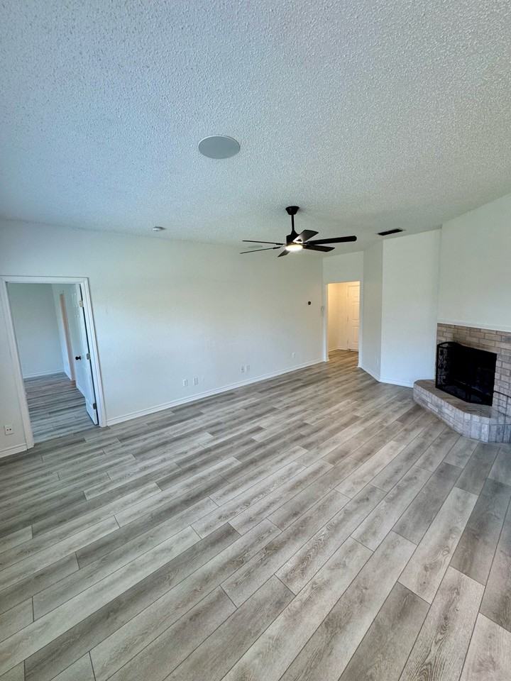 2304 Corral Dr #1 - Photo 4 of 16