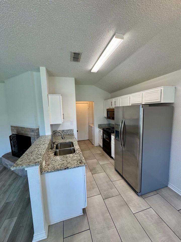 2304 Corral Dr #1 - Photo 5 of 16