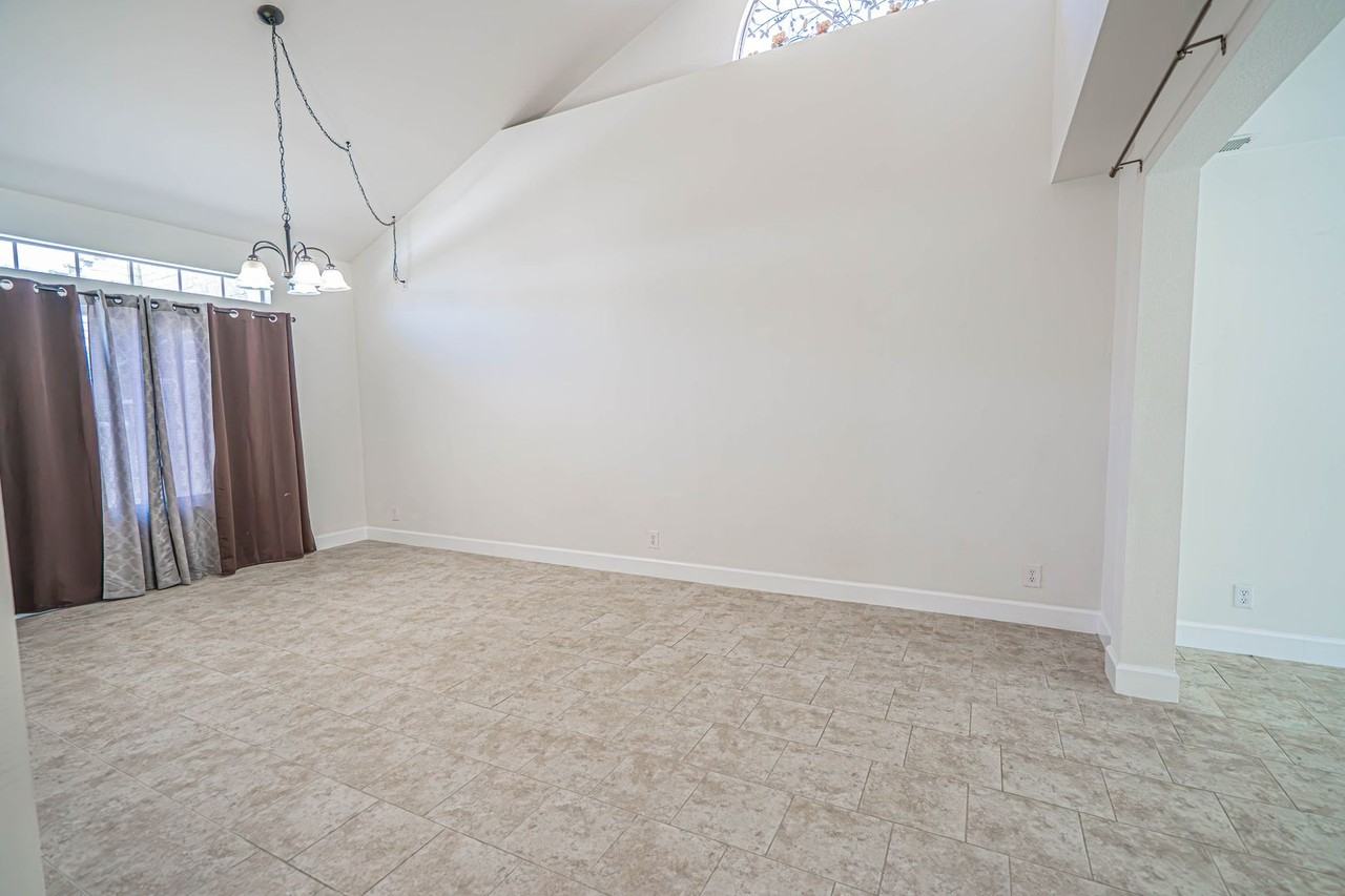 27727 Spandau Dr - Photo 4 of 31