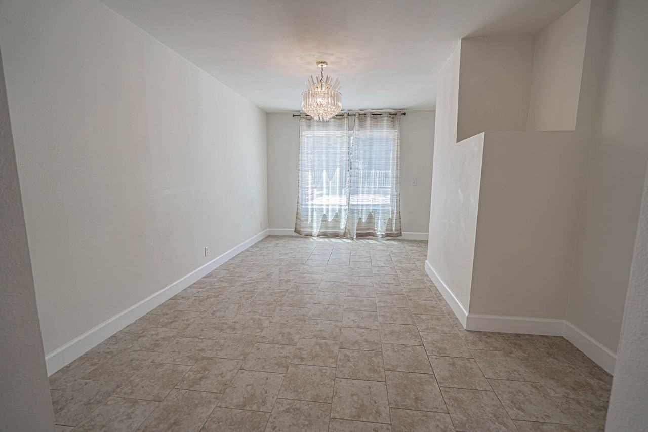 27727 Spandau Dr - Photo 6 of 31