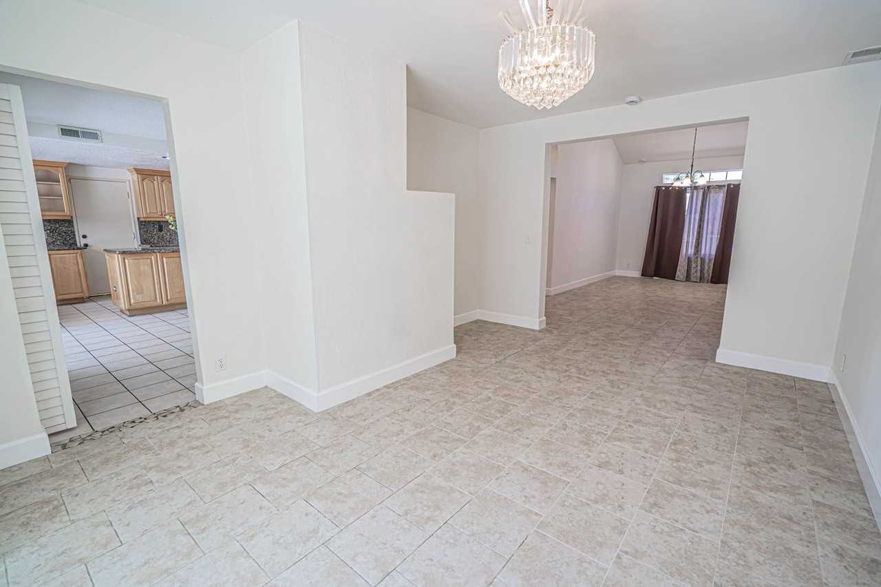 27727 Spandau Dr - Photo 7 of 31