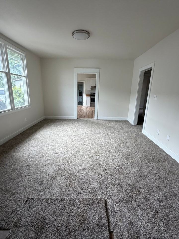 421 Golden Ave - Photo 3 of 13