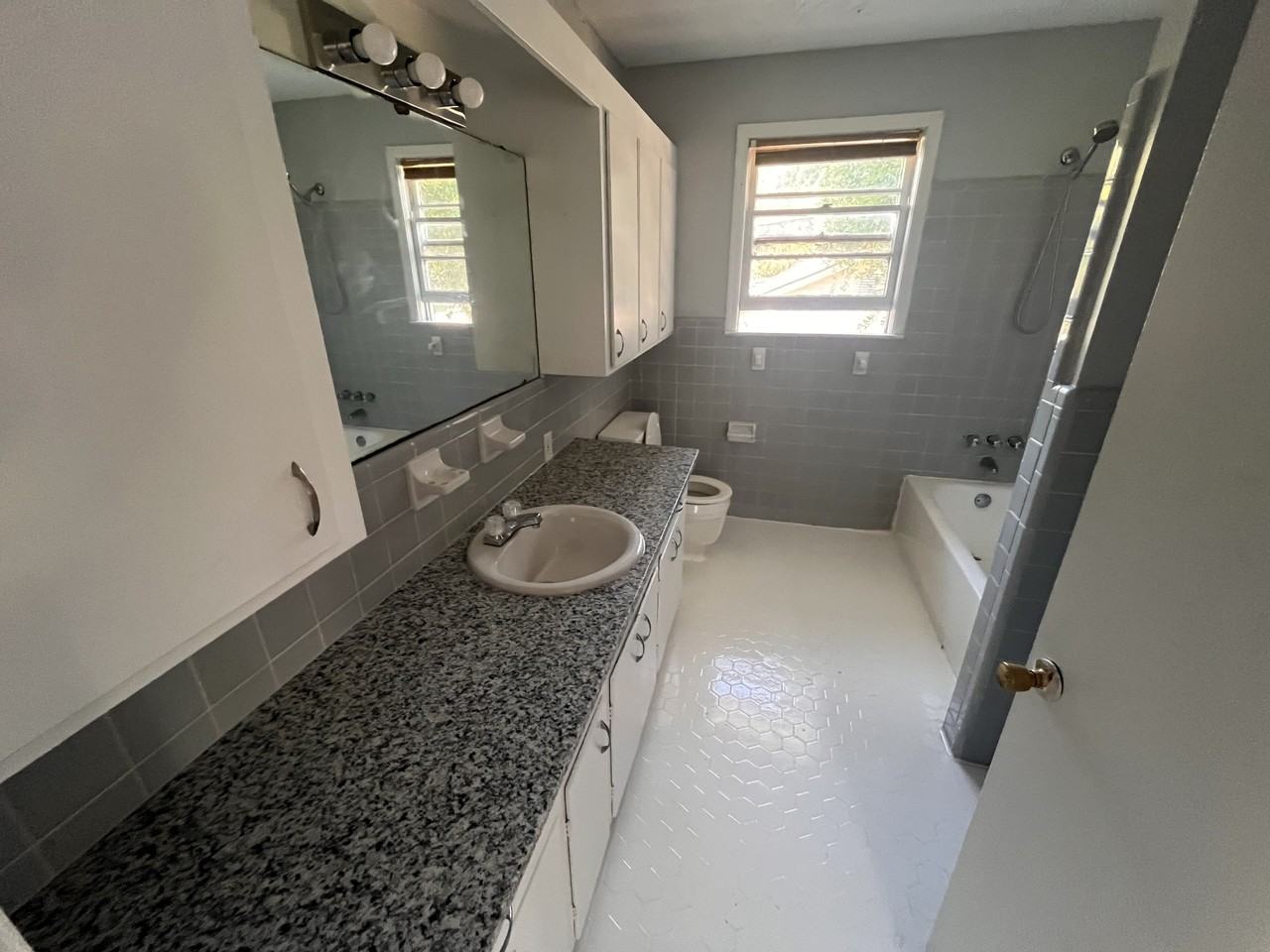 312 N Parson St #1 - Photo 4 of 10