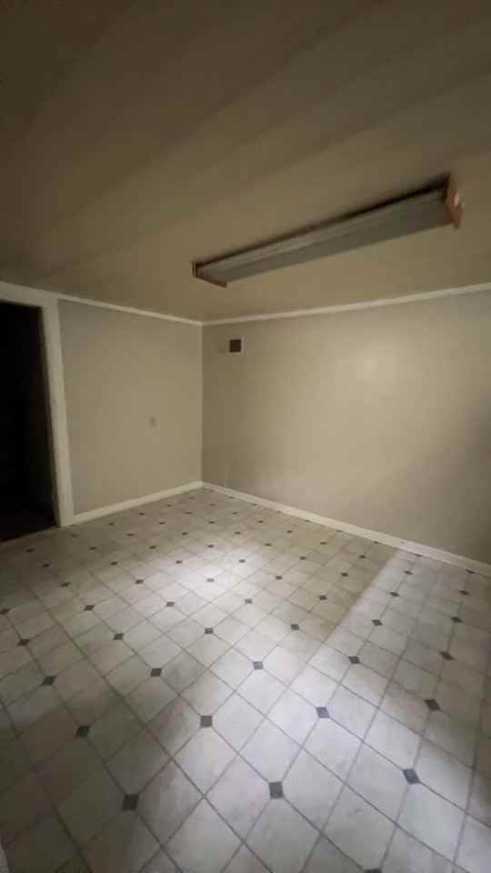 1901 Dellwood Ave - Photo 2 of 12