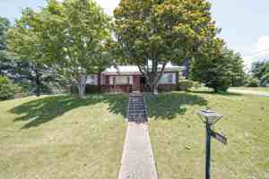 featured image of 606 Harper Rd #1