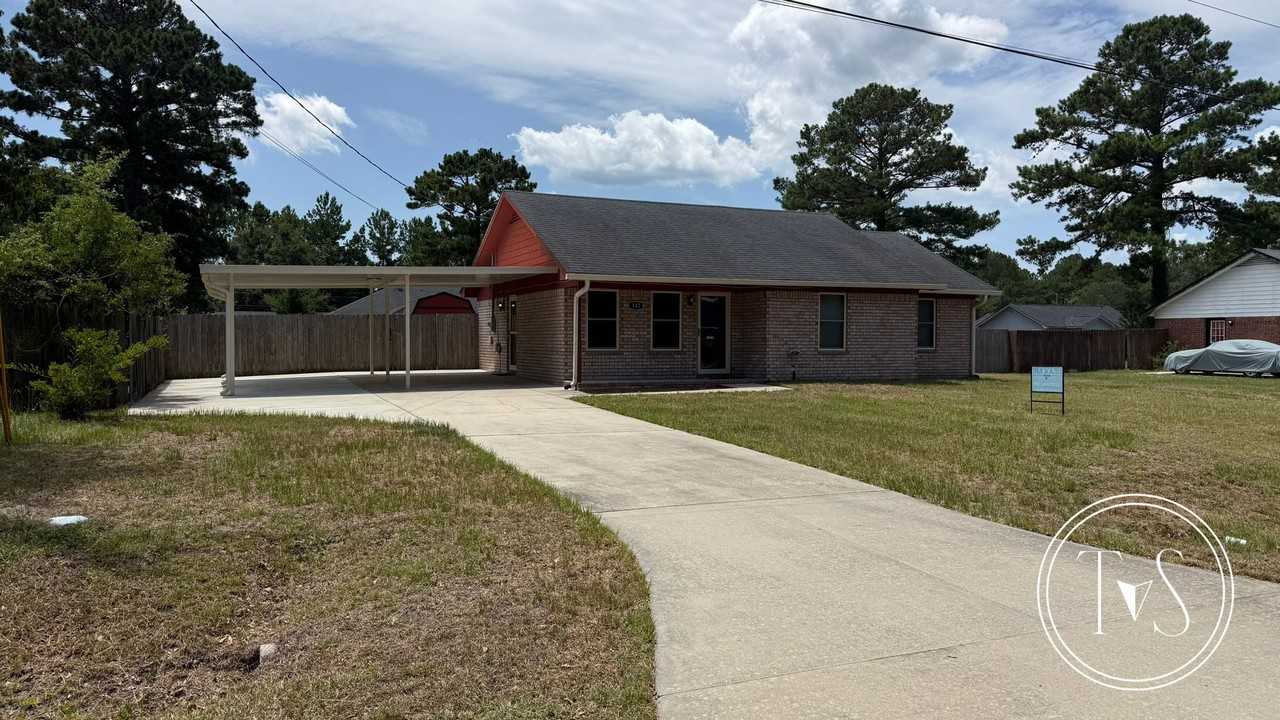 142 Ne Shayna Dr - Photo 2 of 17