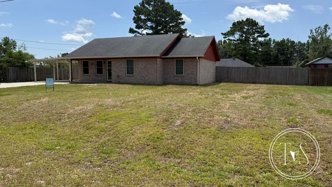 142 Ne Shayna Dr - Photo 3 of 17