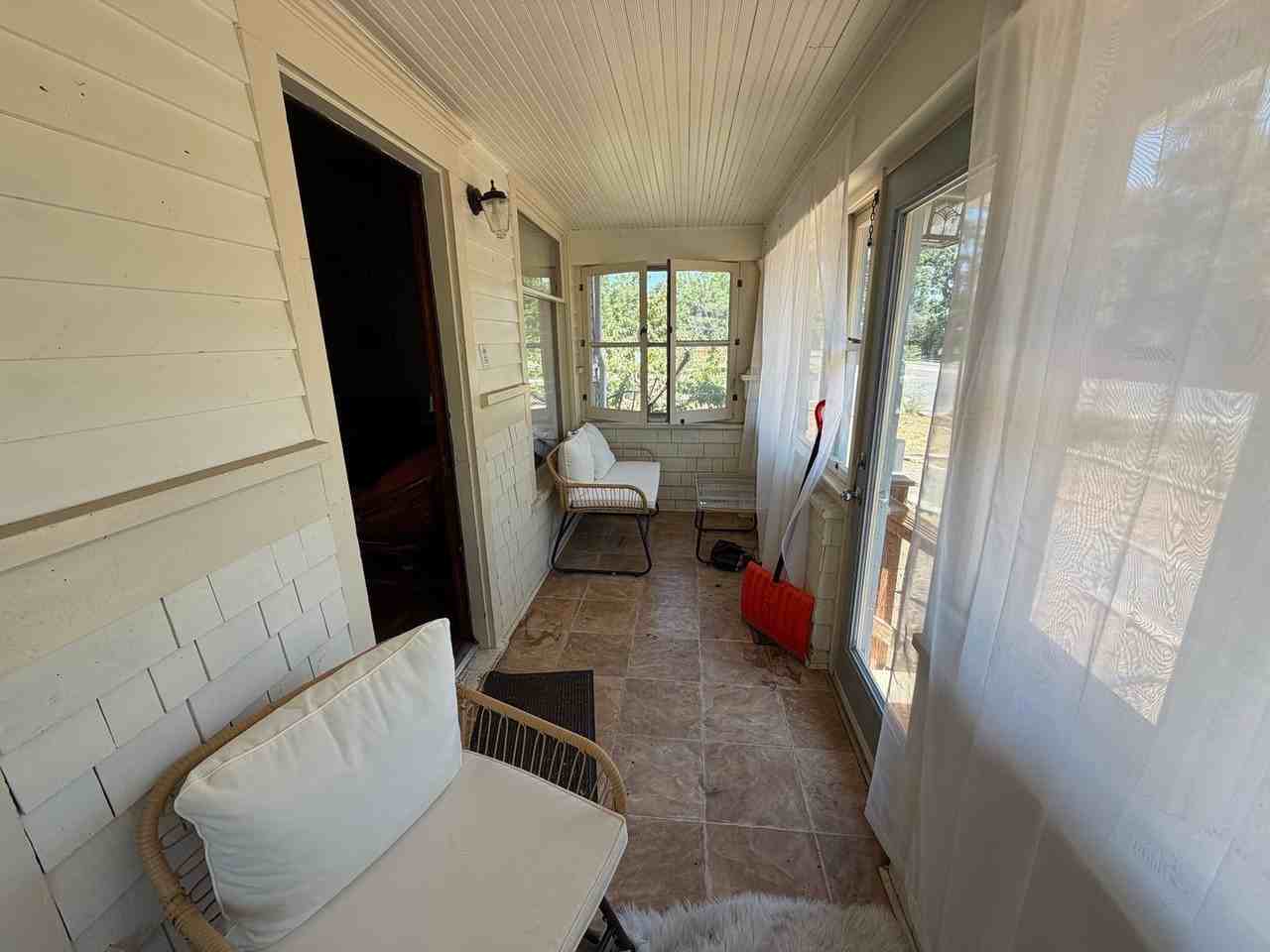 431 N Whitcomb St - Photo 3 of 9