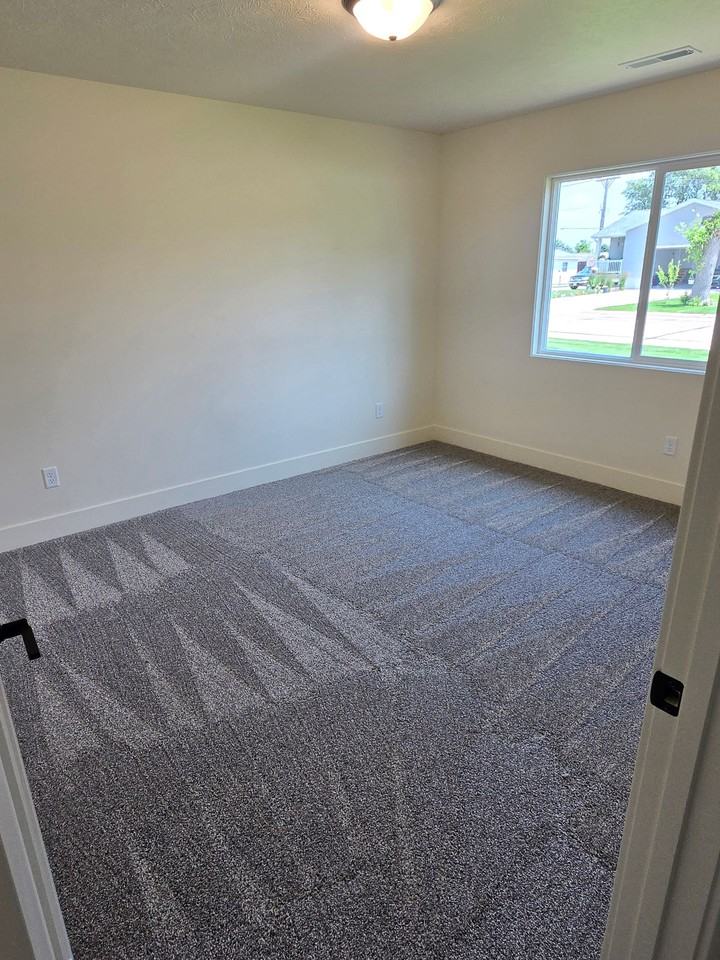 314 E 18th St - Photo 5 of 7
