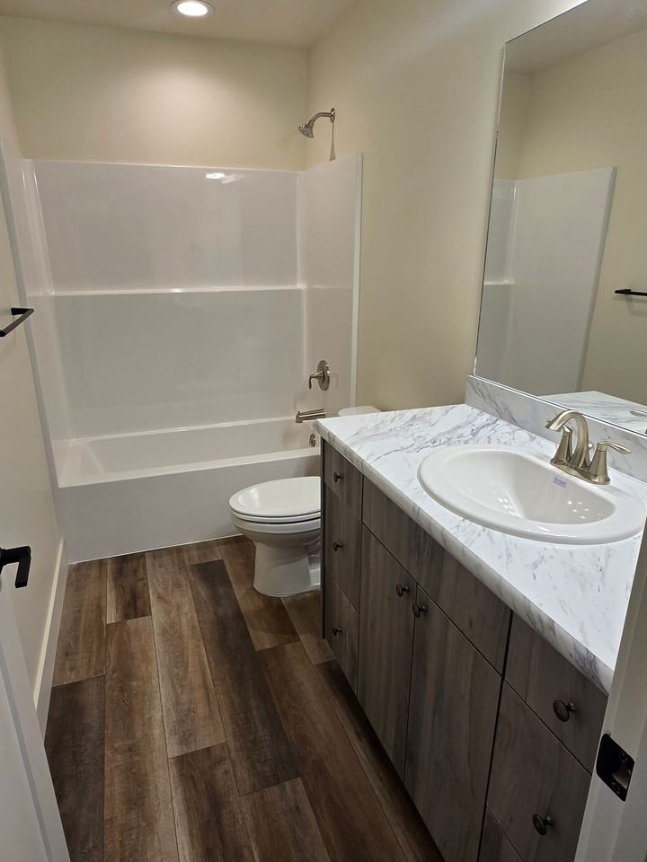 314 E 18th St - Photo 6 of 7
