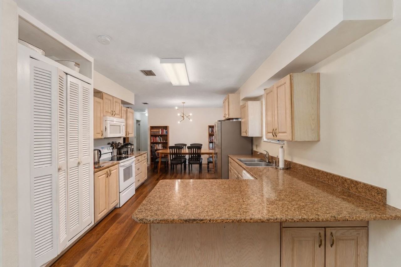 315 Nw 28th St - Photo 7 of 36