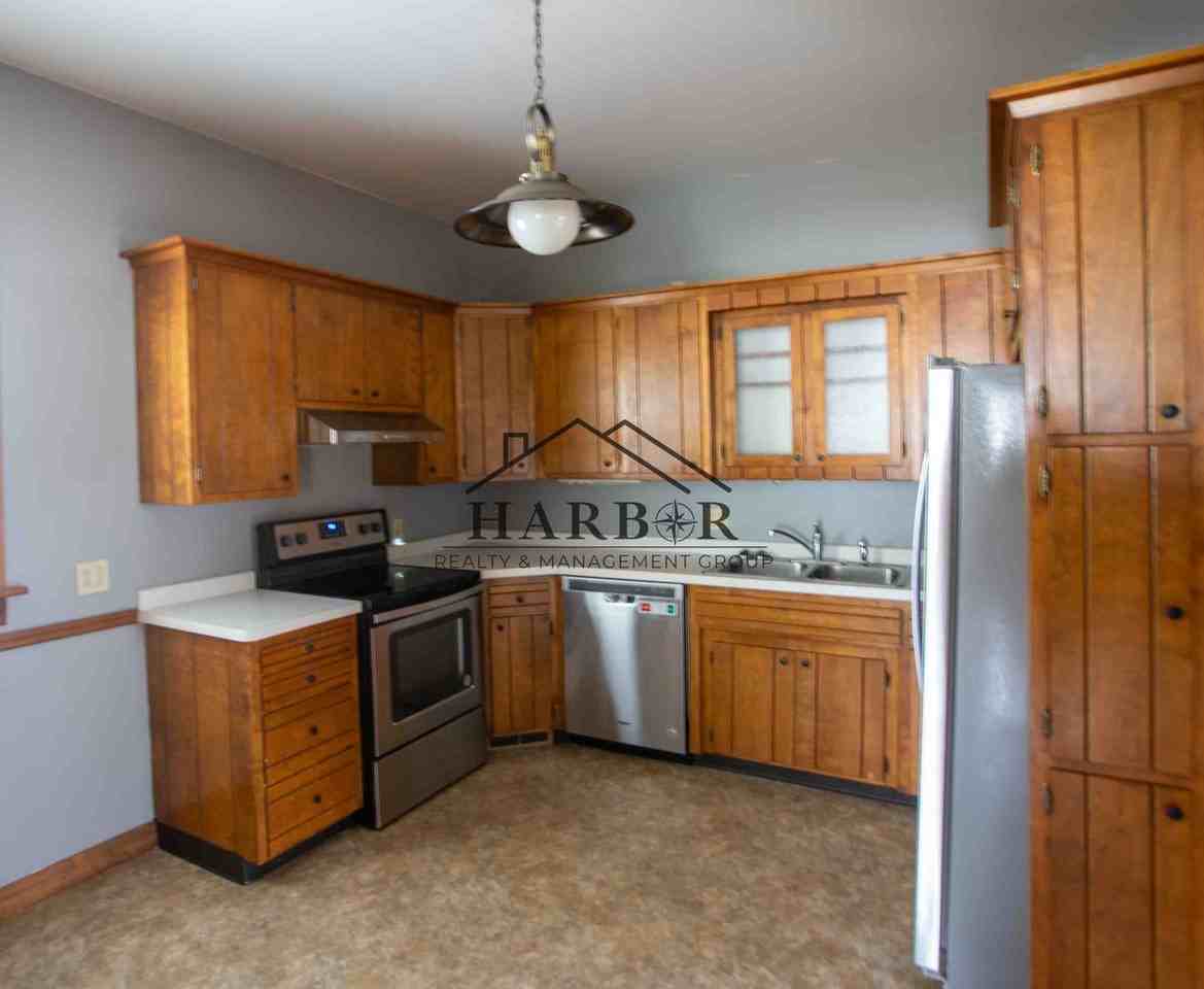 825 6th Ave Sw - Photo 2 of 20