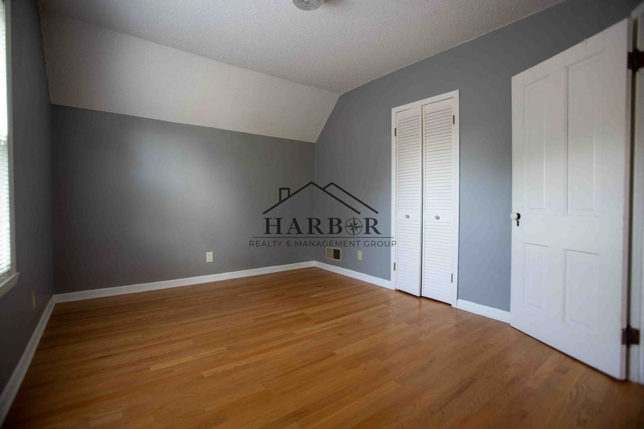 825 6th Ave Sw - Photo 6 of 20