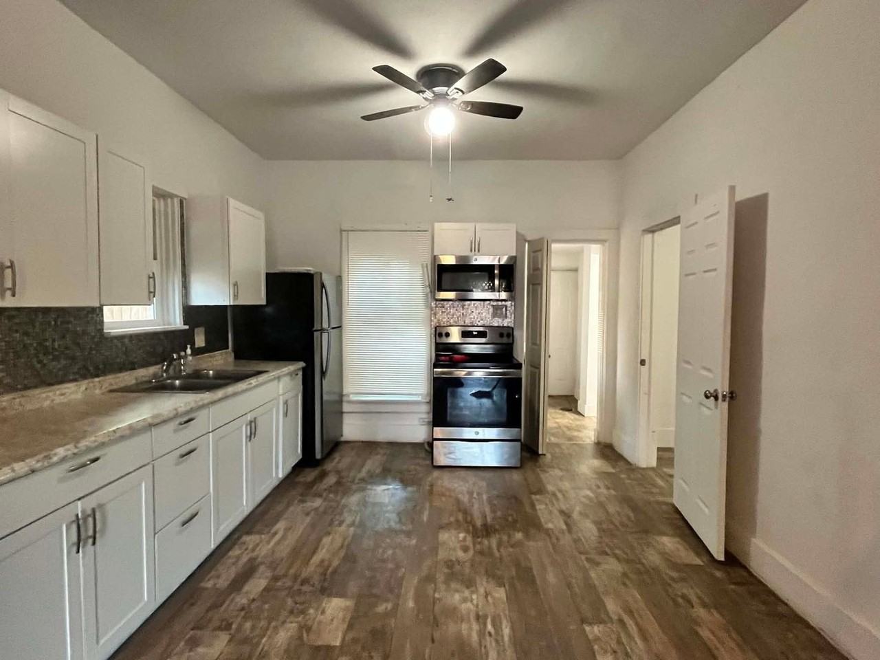 509 Division Ave - Photo 4 of 15
