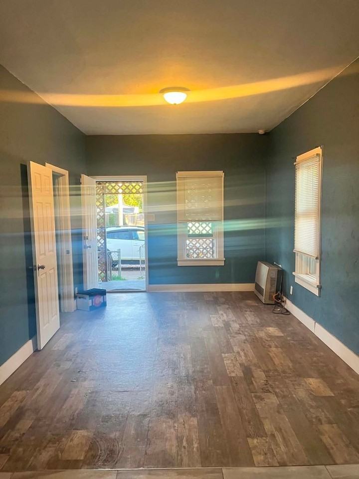 509 Division Ave - Photo 5 of 15