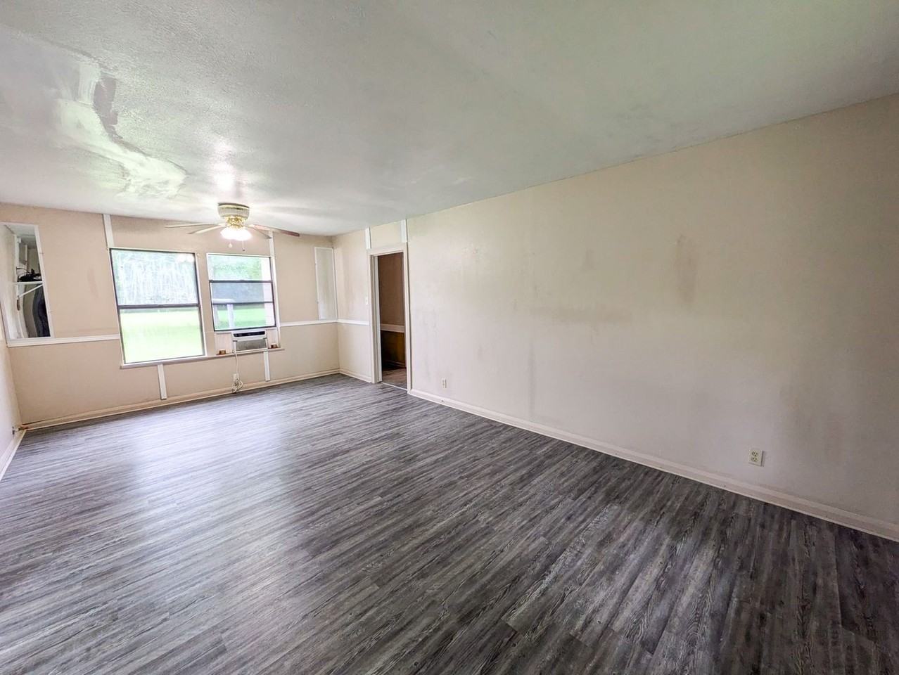 3130 29th St - Photo 3 of 12