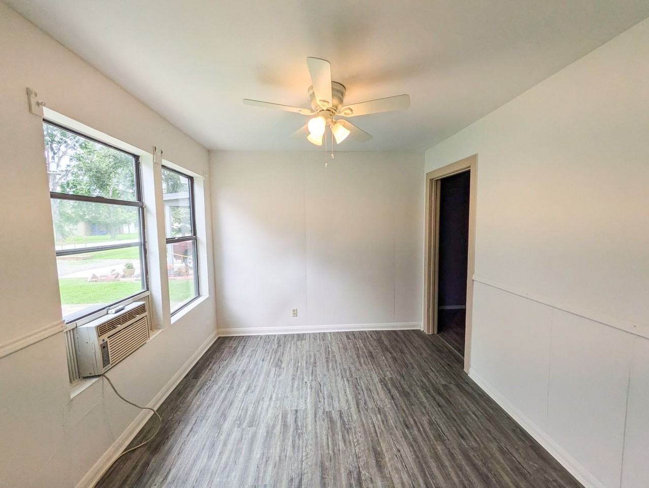 3130 29th St - Photo 4 of 12