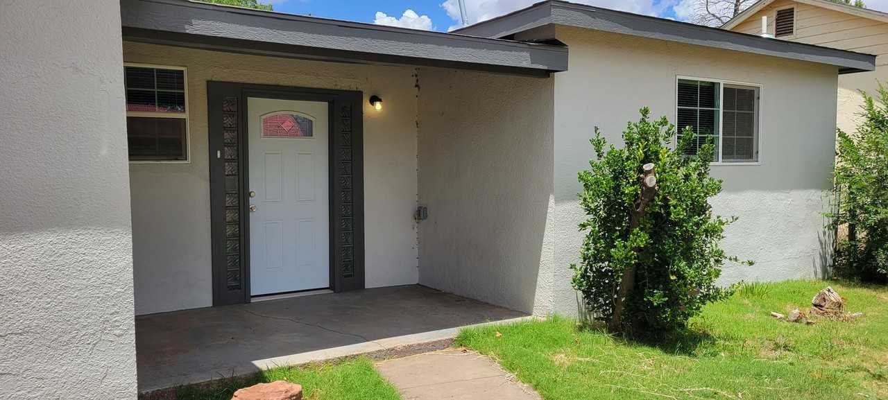 2112 Axtell St - Photo 2 of 23