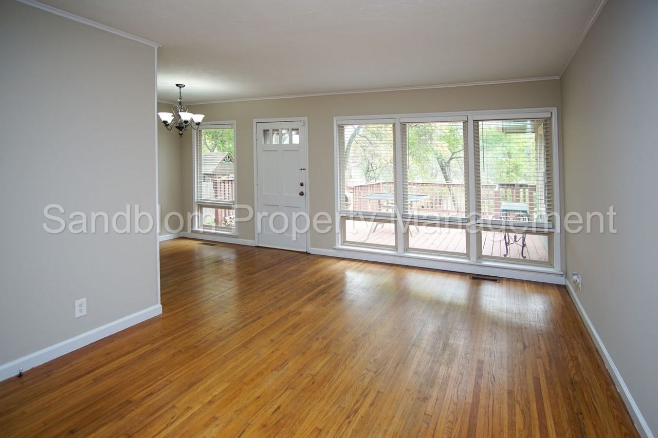 3549 S Richmond Ave - Photo 4 of 18