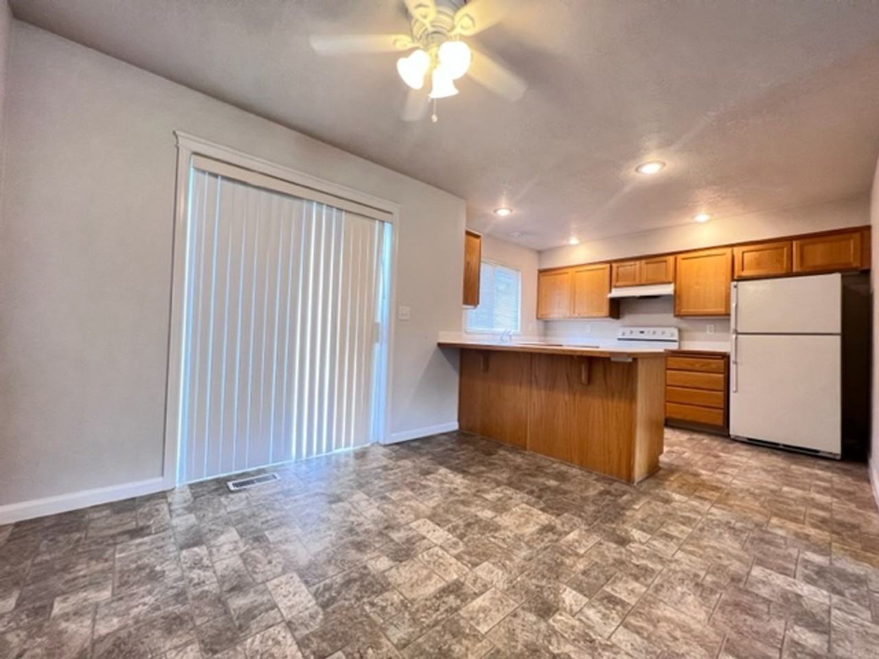 3016 W Madison Ave - Photo 5 of 15