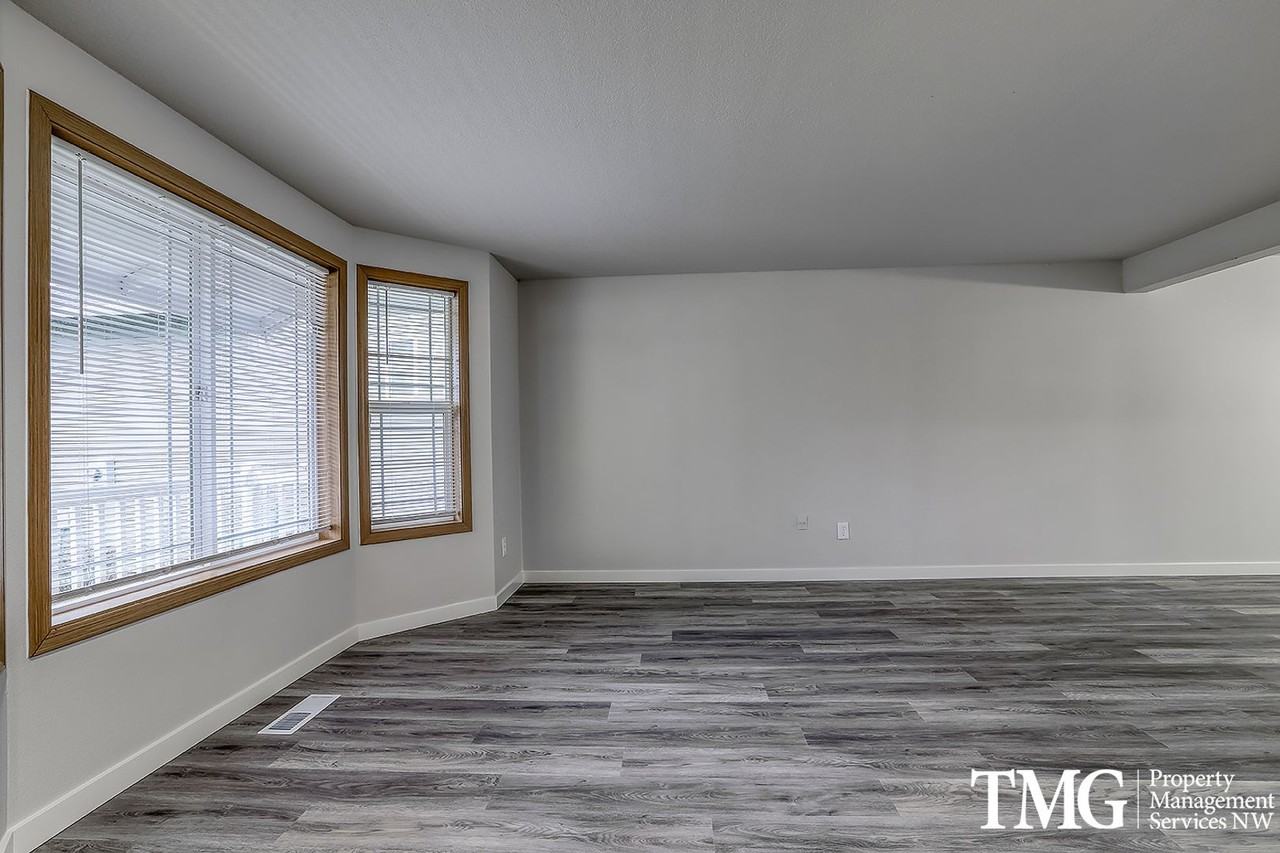 3708 Ne 98th St - Photo 2 of 39