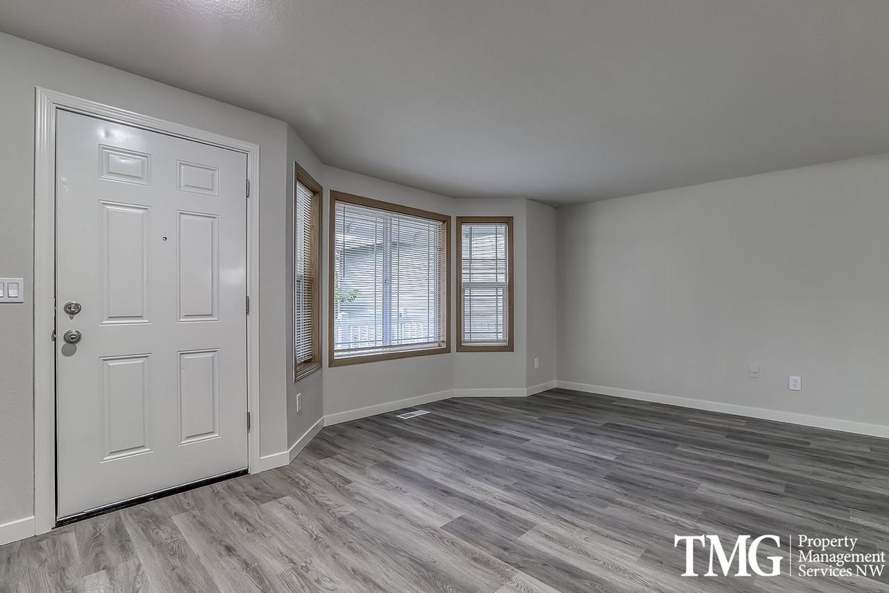 3708 Ne 98th St - Photo 3 of 39