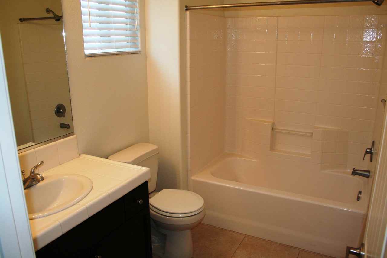 667 Visconti St - Photo 3 of 6