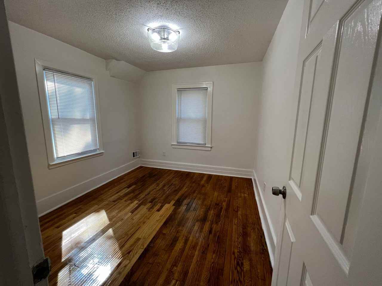 14447 Longacre St - Photo 4 of 7