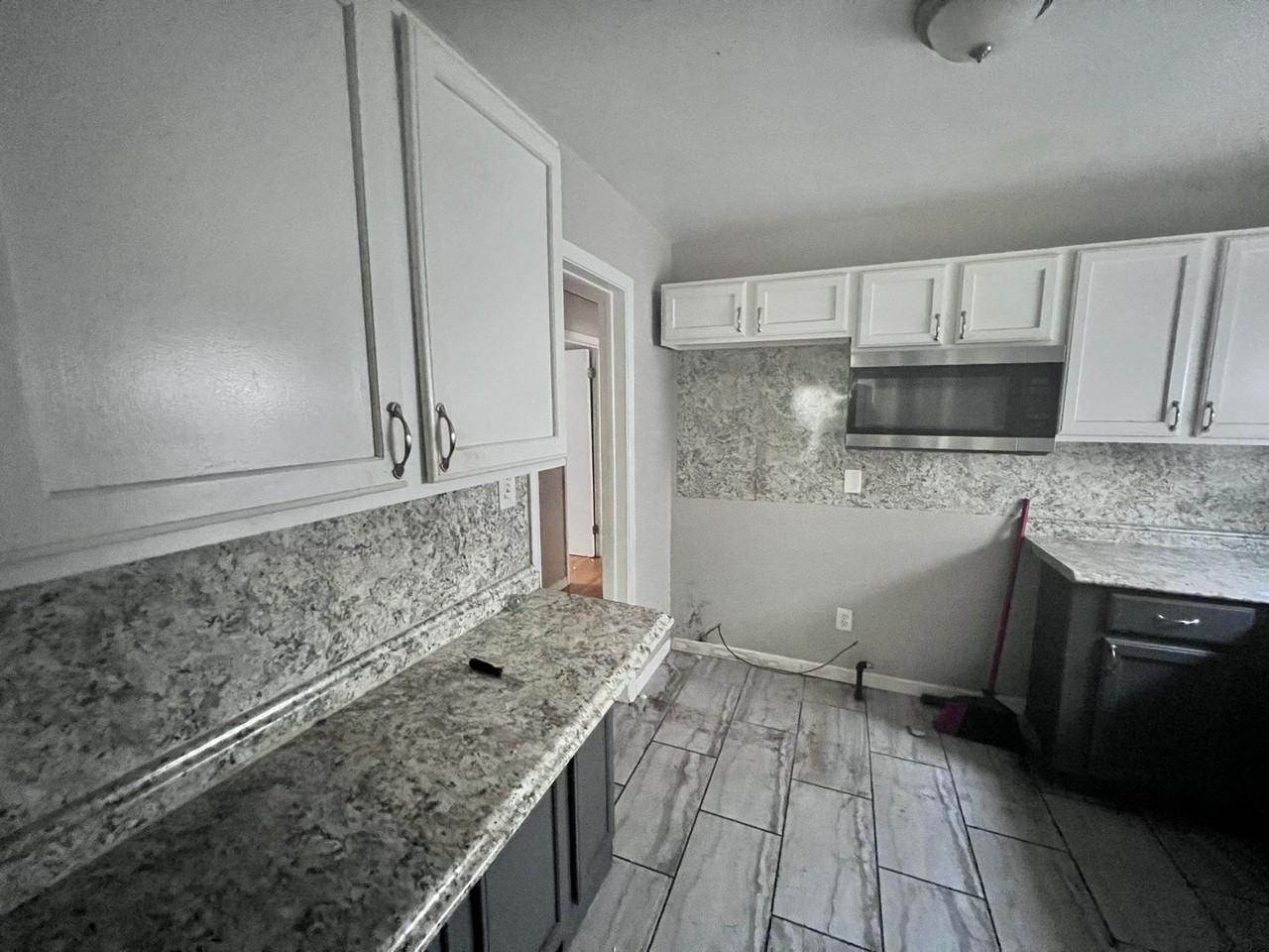20261 Glastonbury Rd - Photo 3 of 15