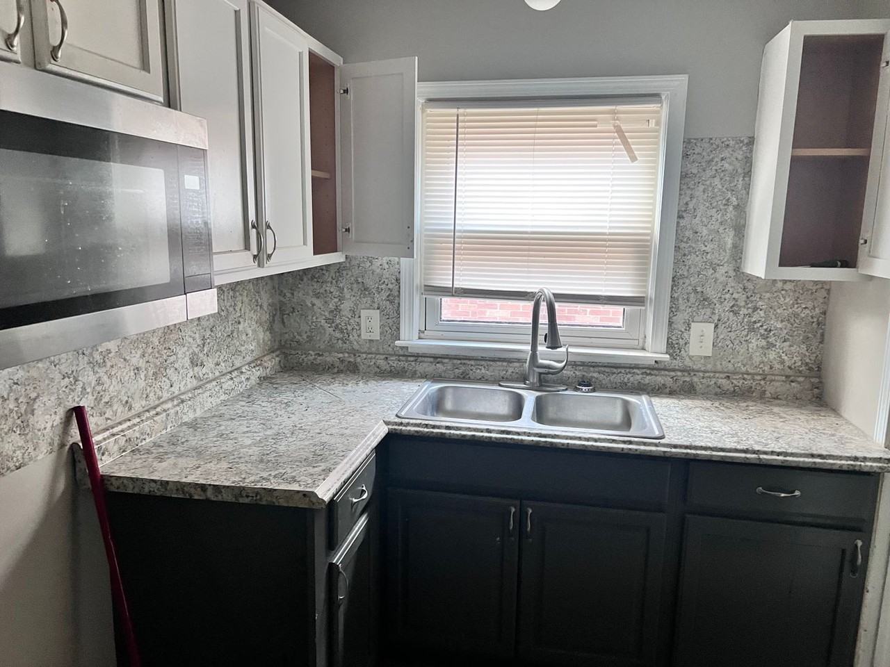 20261 Glastonbury Rd - Photo 5 of 15